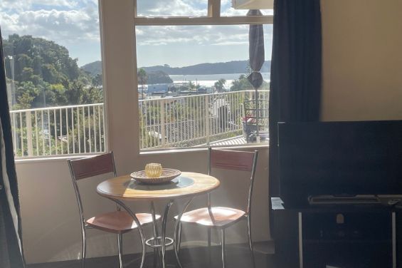 Gold Suite dining